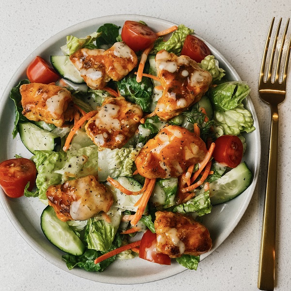 Crispy Buffalo Chicken Salad - Brocc Your Body