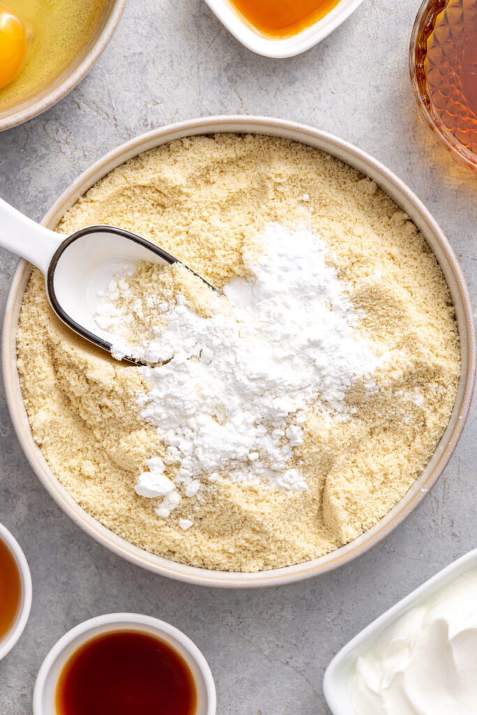 vanilla smash cake dry ingredients in a bowl
